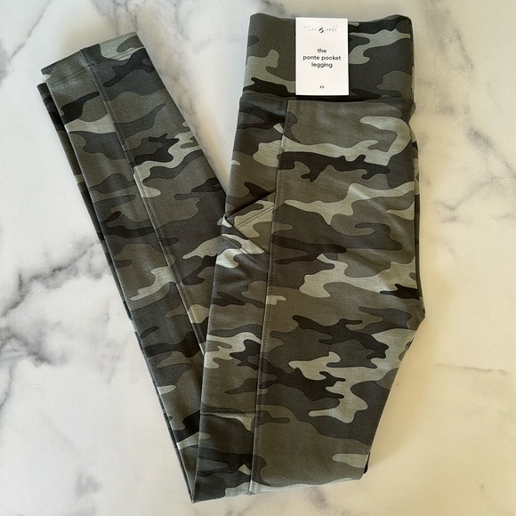 Lou & Grey Pants - NWT Lou & Grey The Ponte Pocket Legging - Camo